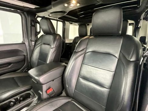 Used 2019 Jeep Wrangler Unlimited Sahara image 6
