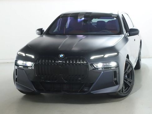 Used 2023 BMW 760i xDrive w/ Luxury Rear Seating Package AWD/4WD image 3