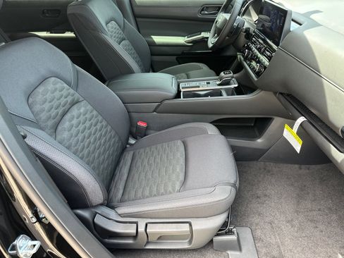New 2026 Nissan Pathfinder SV w/ SV Premium Package FWD image 11