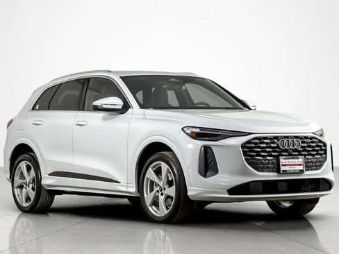 Used 2025 Audi Q5 Premium Plus w/ Premium Plus AWD/4WD image 7