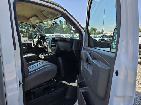 Used 2022 GMC Savana 3500 Extended w/ Power Convenience Package RWD image 46