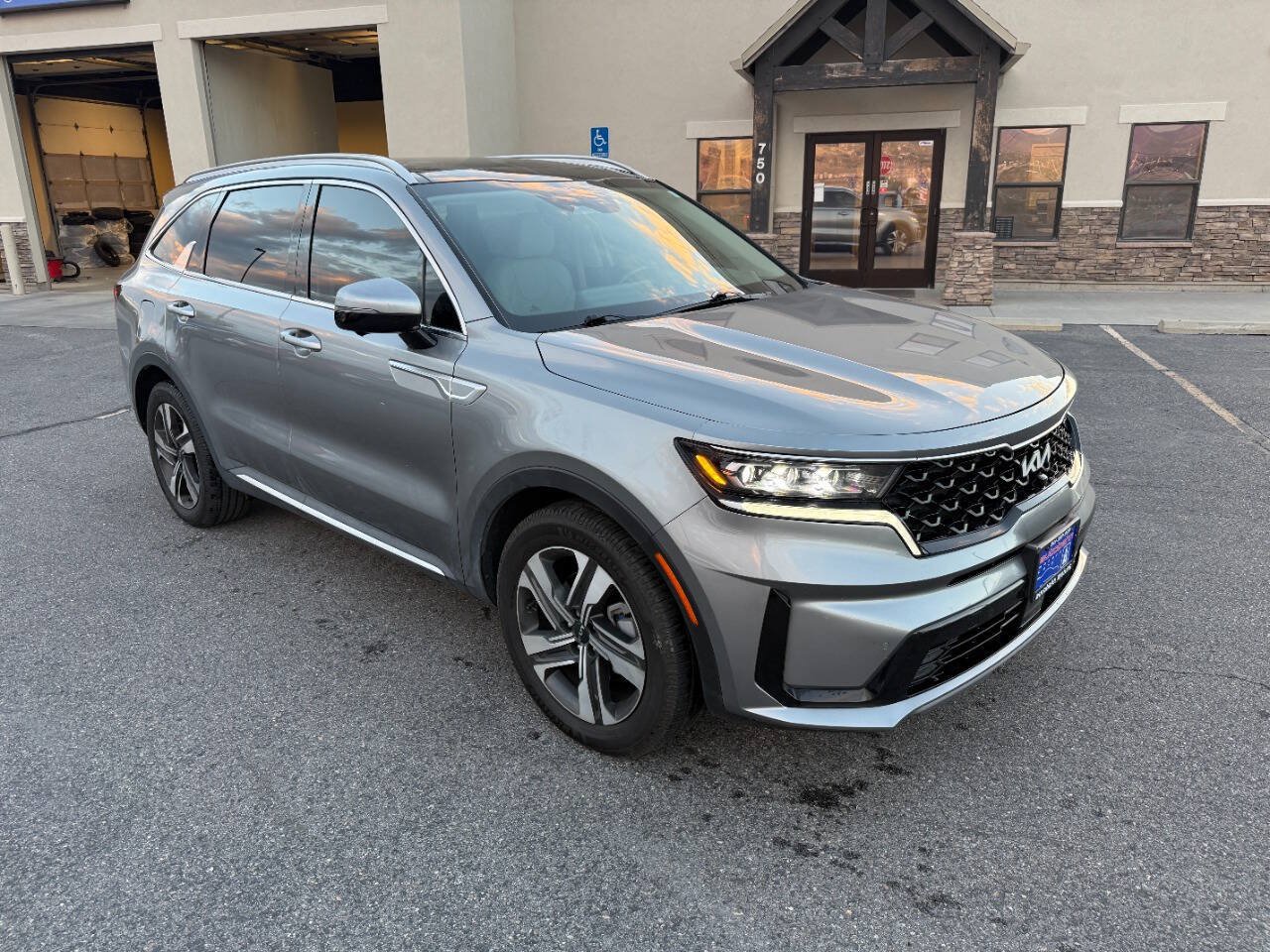 Used 2023 Kia Sorento SX Prestige AWD/4WD image 1