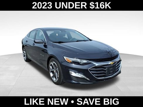 Used 2023 Chevrolet Malibu LT w/ Driver Confidence Package image 2
