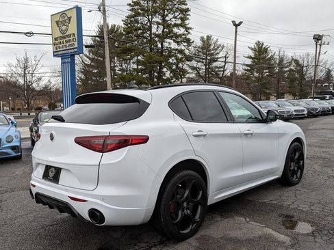 Used 2022 Alfa Romeo Stelvio Veloce AWD/4WD image 7