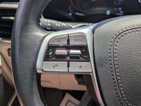 Used 2025 Kia Telluride S FWD image 16