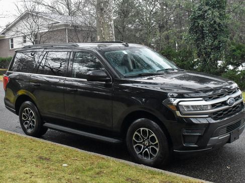 Used 2024 Ford Expedition XLT image 11