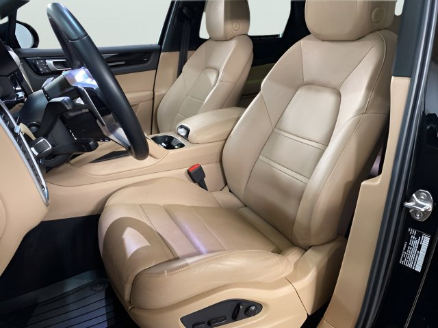 Used 2023 Porsche Cayenne AWD/4WD image 62