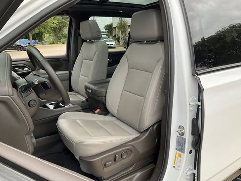 Used 2024 Chevrolet Suburban Z71 w/ Luxury Package AWD/4WD image 8