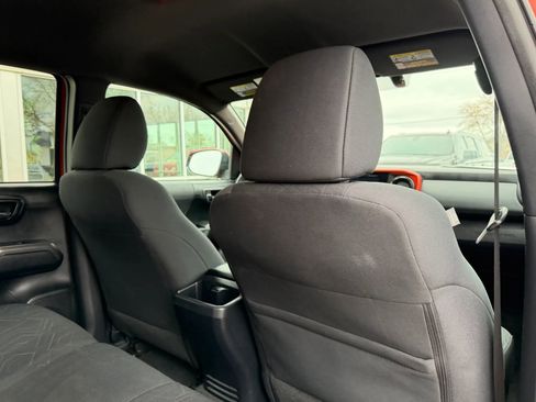 Used 2017 Toyota Tacoma TRD Sport w/ Exterior Package image 10