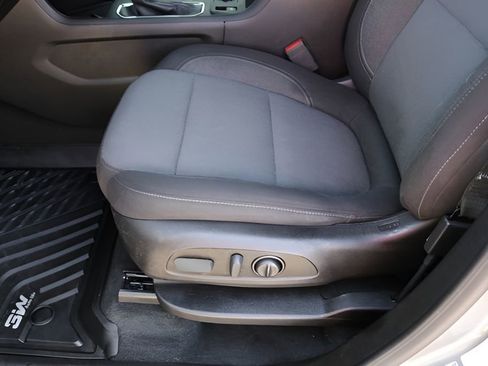 Used 2023 Chevrolet Traverse LT FWD image 12