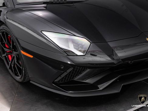 Used 2018 Lamborghini Aventador S image 5