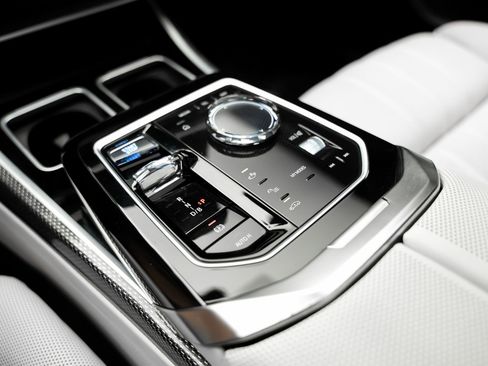 Used 2023 BMW i7 xDrive60 image 50