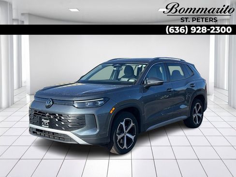 Used 2025 Volkswagen Tiguan SE image 1