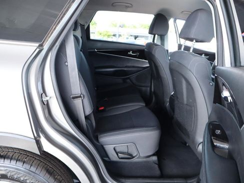 Used 2019 Kia Sorento FWD V6 image 31