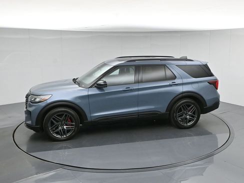 Used 2025 Ford Explorer ST image 46