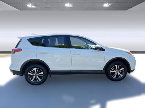 Used 2018 Toyota RAV4 XLE FWD image 8