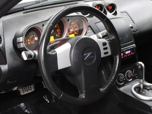 Used 2004 Nissan 350Z Enthusiast w/ Aerodynamics Pkg image 11