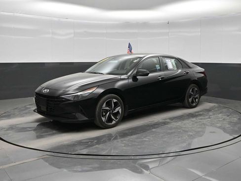 Certified 2023 Hyundai Elantra SEL w/ Convenience Package FWD image 4