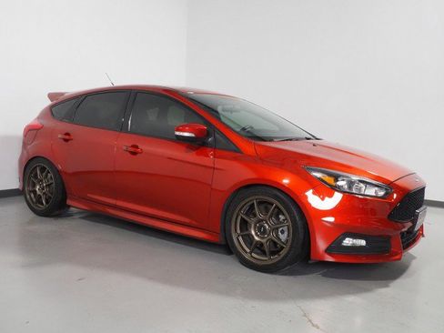 Used 2018 Ford Focus ST image 1