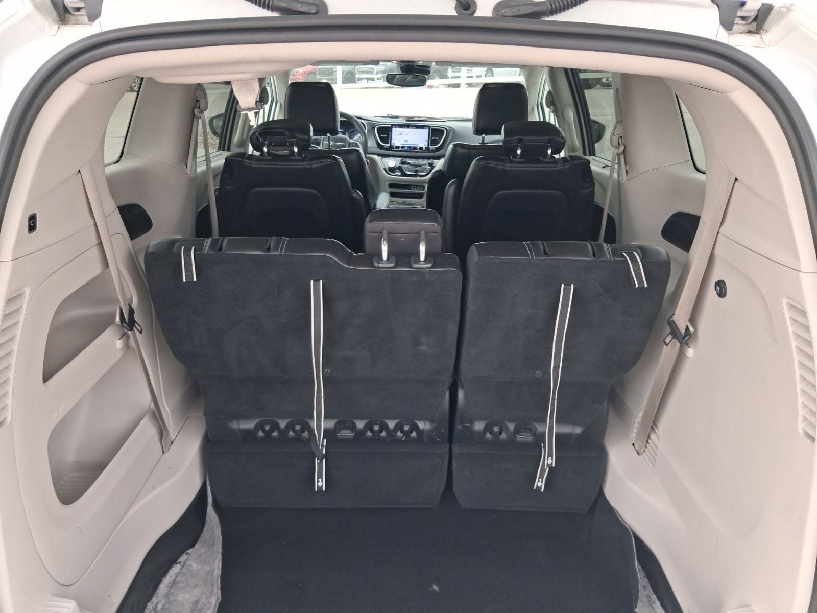Used 2024 Chrysler Pacifica Touring-L FWD image 26