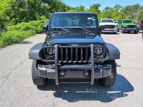 Used 2016 Jeep Wrangler Unlimited Rubicon w/ Connectivity Group AWD/4WD image 2