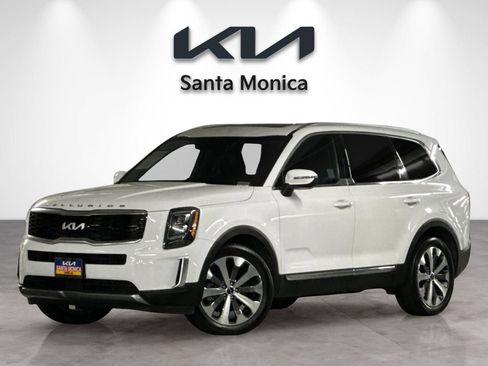 Certified 2022 Kia Telluride EX w/ EX Premium Package AWD/4WD image 2