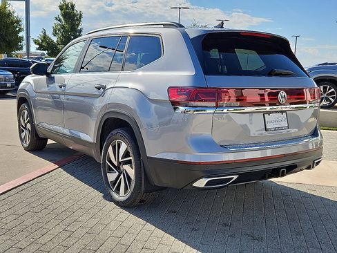 New 2026 Volkswagen Atlas SE image 2