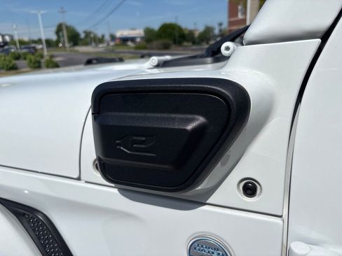 Used 2022 Jeep Wrangler 4WD Unlimited Sahara 4xe image 12