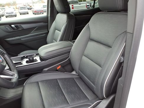 Used 2025 Buick Enclave Sport Touring image 13