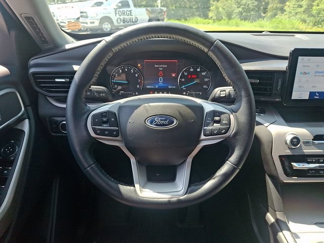 Used 2023 Ford Explorer XLT AWD/4WD image 19
