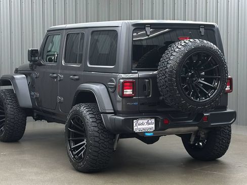 Used 2024 Jeep Wrangler Unlimited w/ Convenience Group AWD/4WD image 3