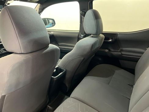 Used 2019 Toyota Tacoma TRD Off-Road w/ Technology Package AWD/4WD image 19
