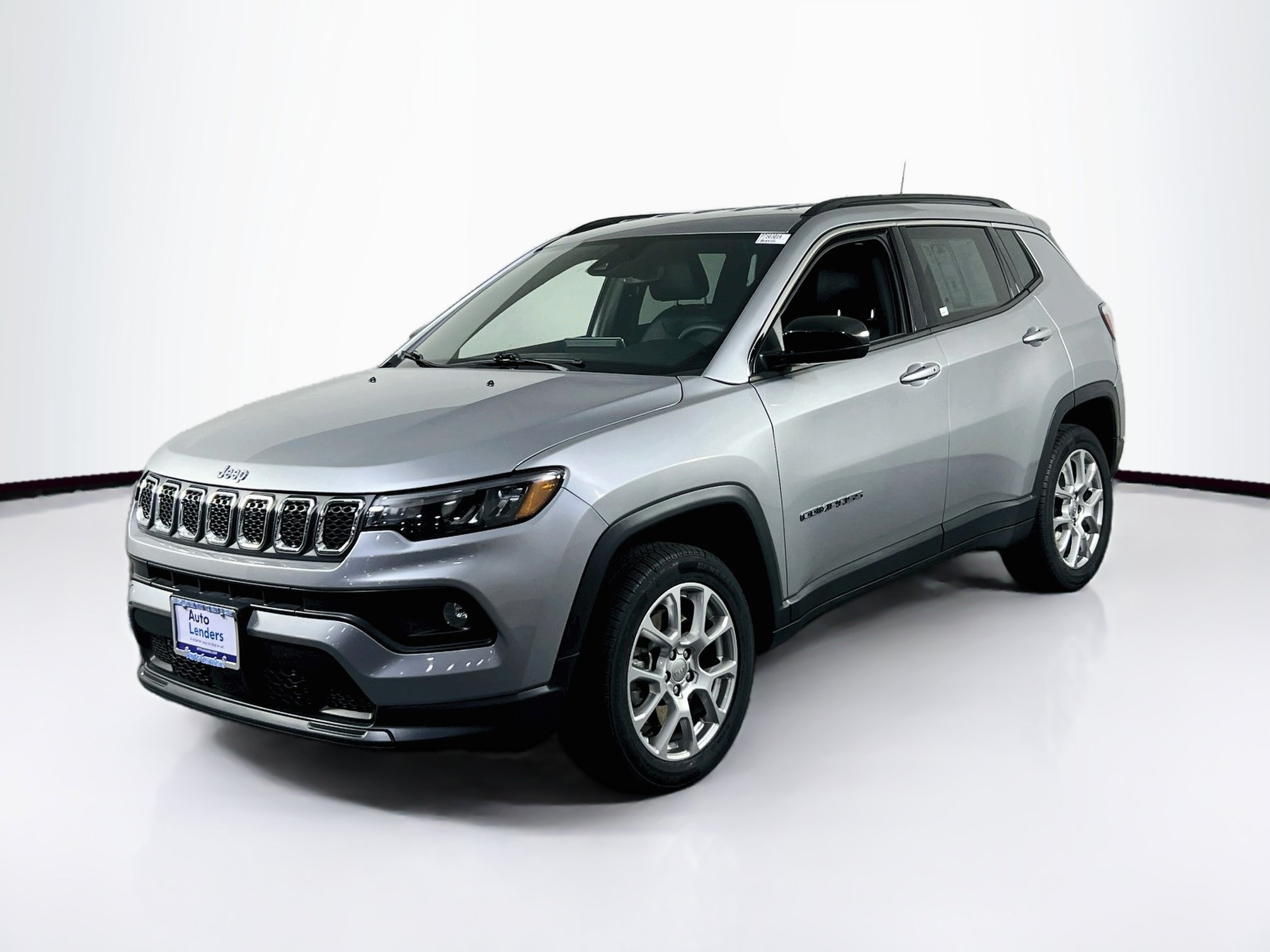 Used 2023 Jeep Compass Latitude AWD/4WD image 1