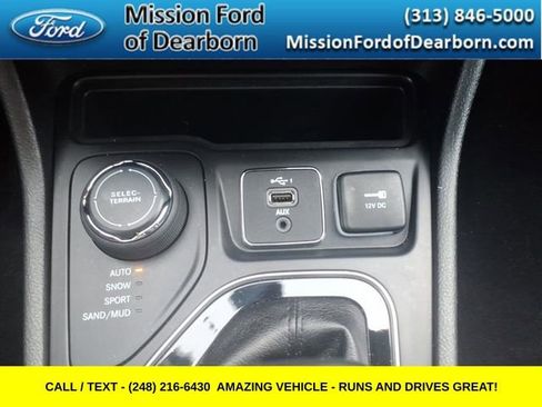 Used 2019 Jeep Cherokee Latitude Plus AWD/4WD image 20
