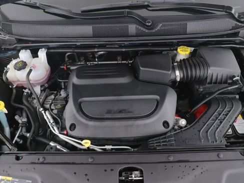 Used 2024 Chrysler Pacifica Limited w/ S Appearance Package image 15