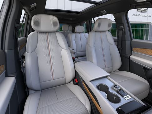 New 2027 Cadillac Vistiq Luxury w/ LPO, Floor Liner Package AWD/4WD image 16