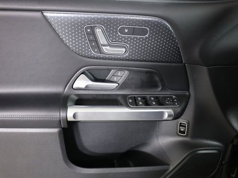 Certified 2025 Mercedes-Benz GLB 250 4MATIC image 9