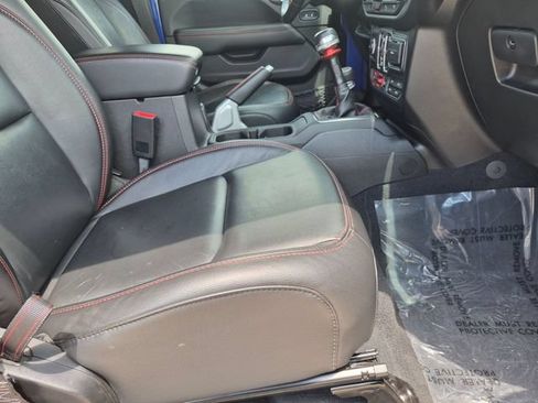 Used 2019 Jeep Wrangler Unlimited Rubicon w/ Dual Top Group AWD/4WD image 17