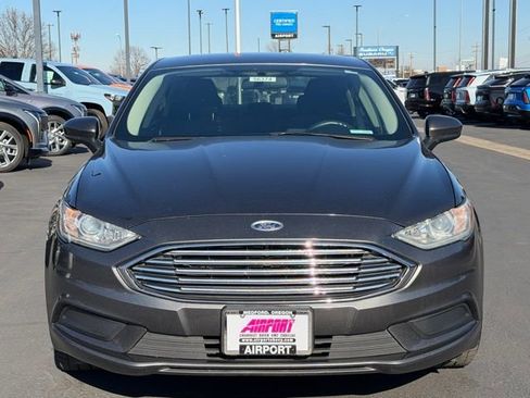 Used 2018 Ford Fusion SE w/ Fusion SE Technology Package image 4