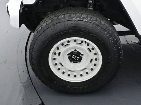 Used 2022 Jeep Gladiator Overland image 33