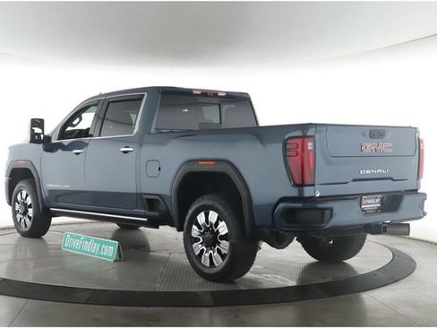 Used 2025 GMC Sierra 2500 Denali w/ Denali Reserve Package AWD/4WD image 8