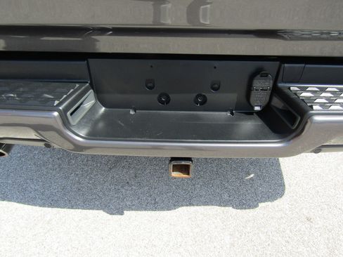 Used 2021 RAM 1500 Limited w/ Body Color Bumper Group image 15