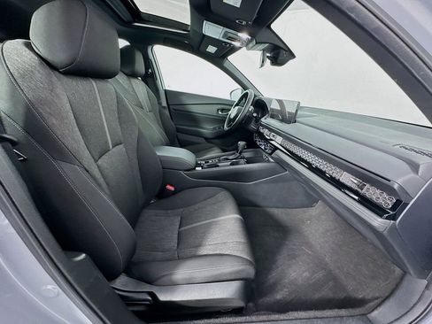 Used 2025 Honda Accord Sport image 35