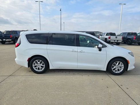 Used 2023 Chrysler Voyager LX FWD image 15