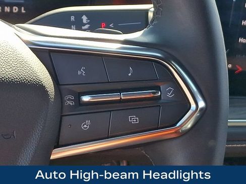 Used 2025 Chevrolet Suburban Premier AWD/4WD image 8