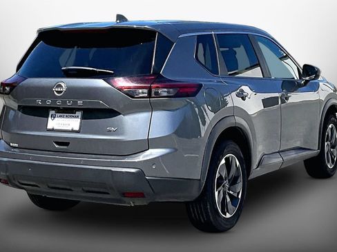 Used 2024 Nissan Rogue SV FWD image 8