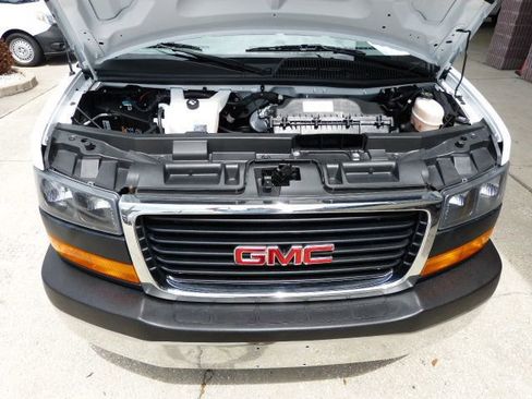 Used 2024 GMC Savana 2500 w/ Driver Convenience Package image 9