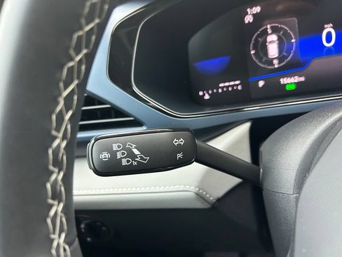 Certified 2024 Volkswagen Taos SE FWD image 23