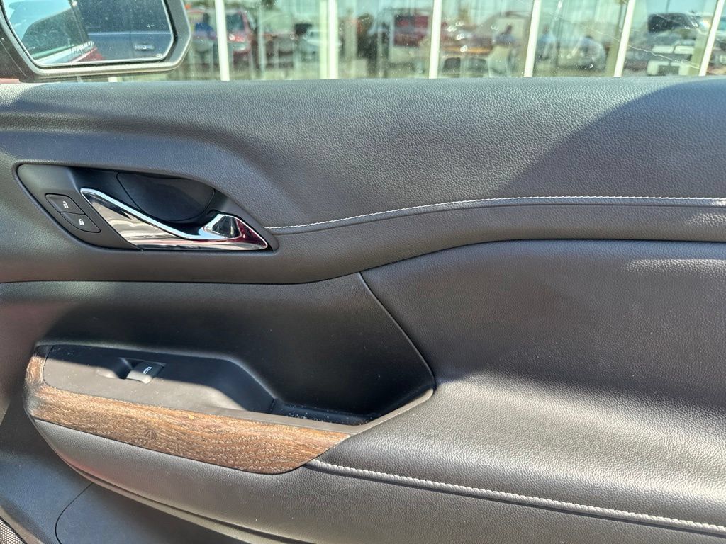 Used 2020 GMC Acadia Denali w/ Technology Package FWD image 13
