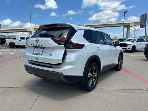 Used 2025 Nissan Rogue SL FWD image 17